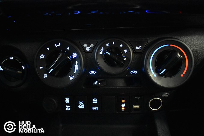 TOYOTA Hilux 2.8 D 4WD 4 porte Double Cab Lounge